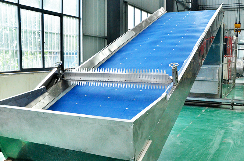 六套網帶式辣椒烘干機安裝現(xiàn)場